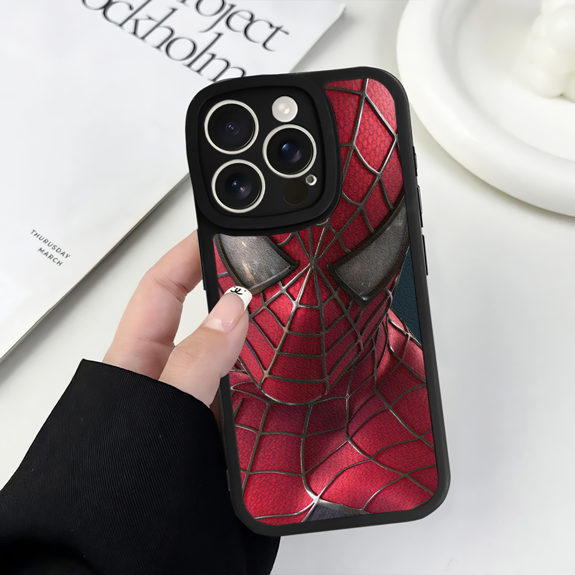 （画像用） Spider Man スパイダーマン 【iPhone 16シリーズ対応】シリコンスマホケース（レザー調） 材質：シリコン